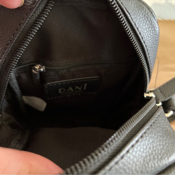 Dani by Danielle Nicole Central Perk crossbody - Picture 3 of 8